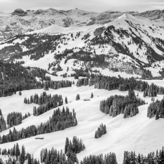 Montagnes enneigées au pied de l'Oberenegg