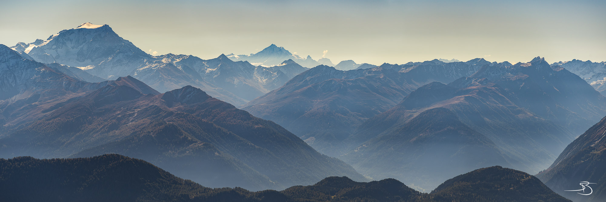 Vue sur le Mont Vélan depuis la cabane Rambert