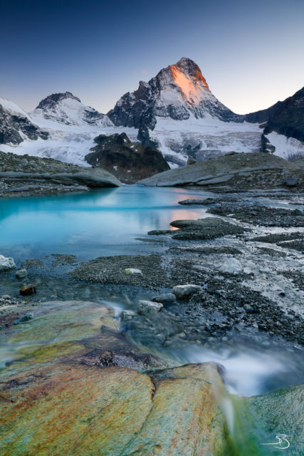 Lever du jour sur la pointe de la Dent Blanche depuis Mountet